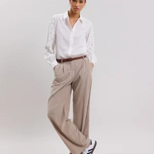 Hot Hartford Cherry Shirt Off-White